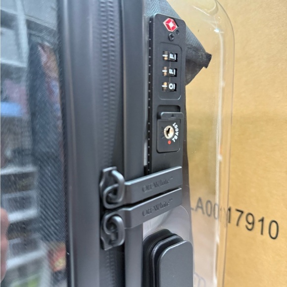 Off-White Clear Trolley carry on - w/stickers Brand New! - Picture 6 of 16